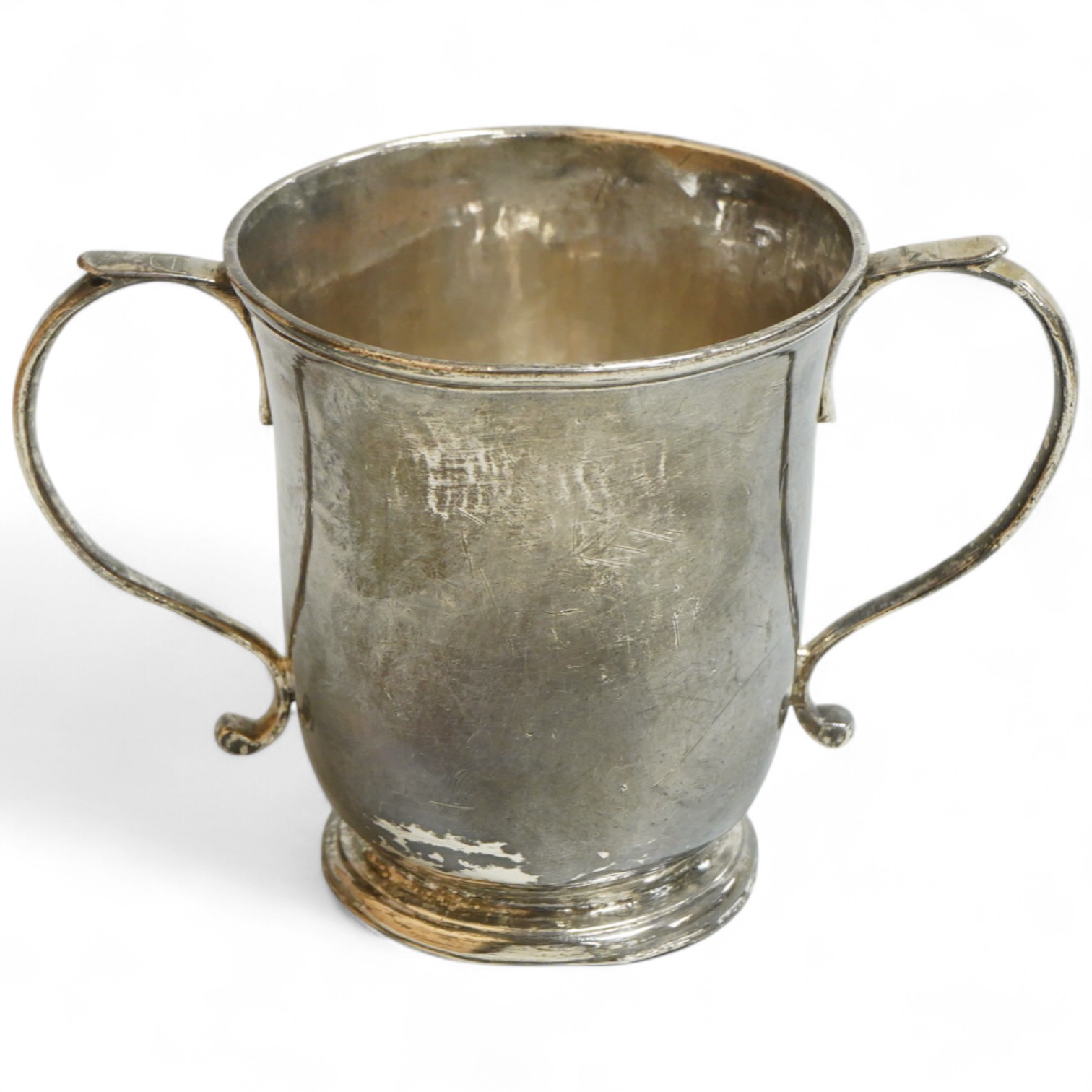 A George II silver two handled loving cup by William Shaw II & William Priest, London, 1753, height 89mm, 5oz.